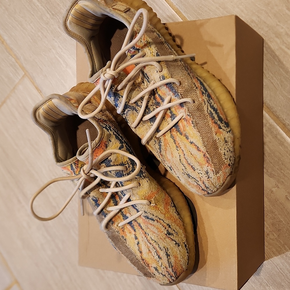 Yeezy 350 v2 men's size 9